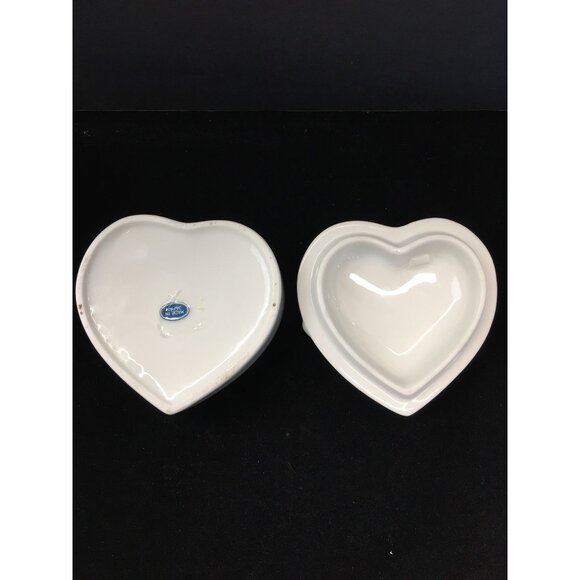 Vtg Heart Shaped Trinket Box Lidded White Porcelain Raised Lotus Flower Japan - Picture 16 of 16